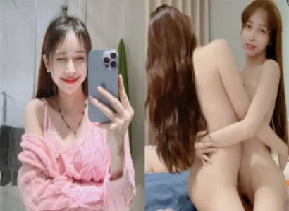 Chủ thể chính cùng cô bạn thân móc bím cùng nhau trong buổi phát trực tiếp