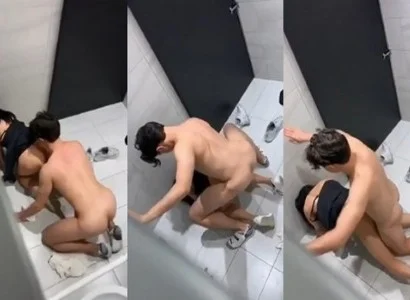 Cặp đôi trong nhà vệ sinh quan hệ trong WC quán bar