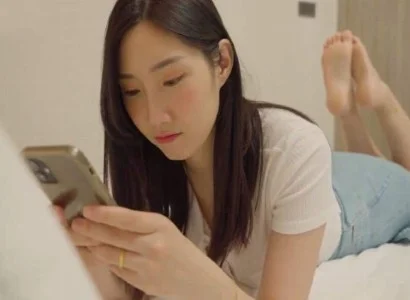 Chị vợ lén lút với gã nhân viên giao hàng